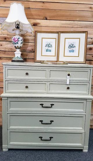 White Fine Furniture Five Drawer Chest of Drawers